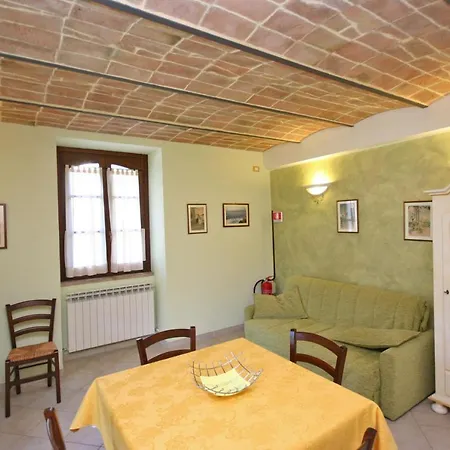 Sleeps 4 Air Con Apartment *