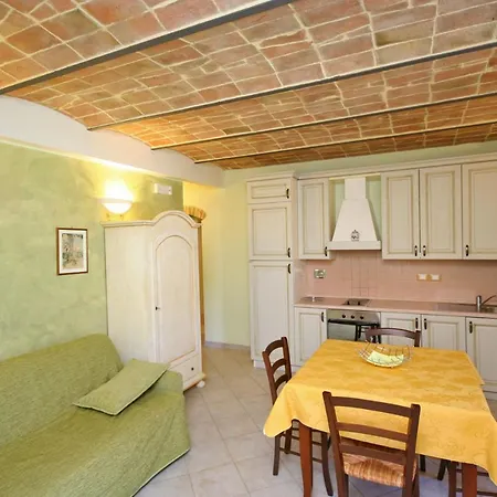 Apartment Sleeps 4 Air Con *