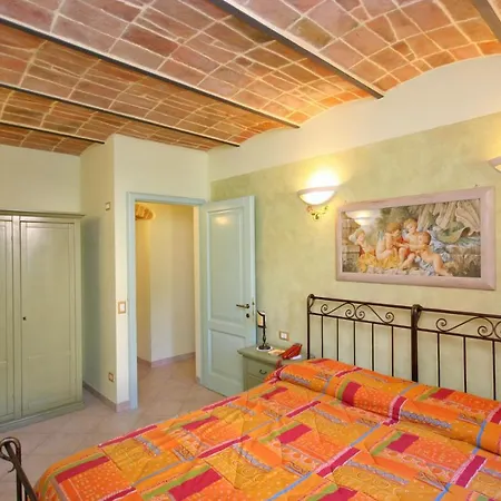 Sleeps 4 Air Con Apartment